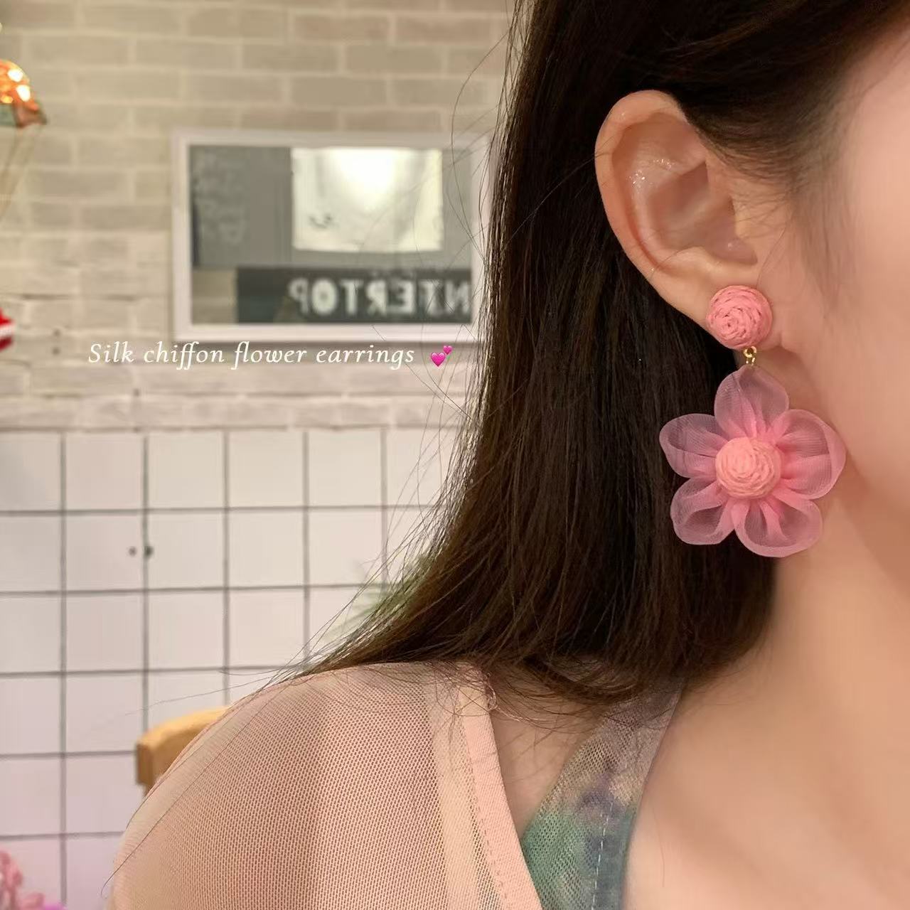 Super Fairy Dopamine Colored Flower Female Niche High Sense Sweet Earrings