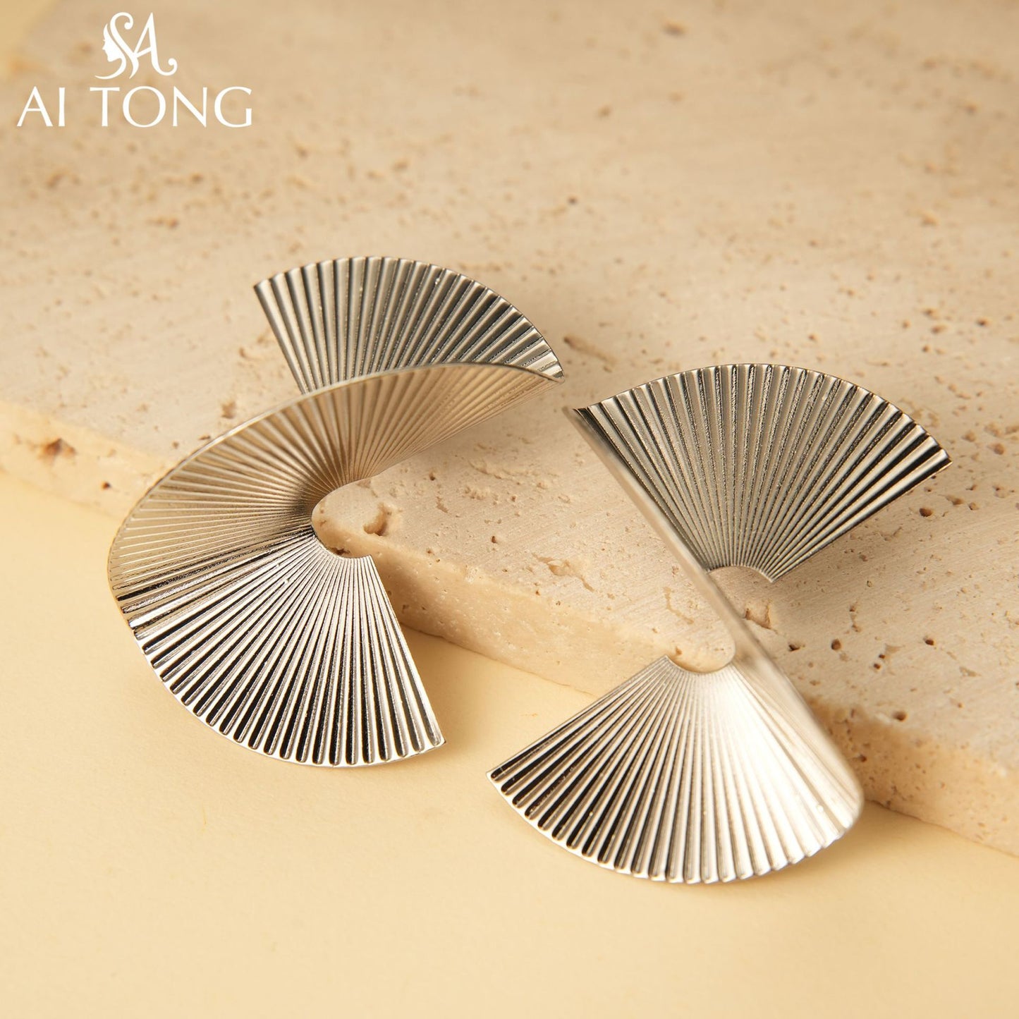 Decoration Design Pleated Light Luxury High-grade Ear Earrings