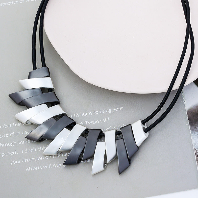 Women's Fashion Short Alloy Geometric Ethnic Style Necklaces