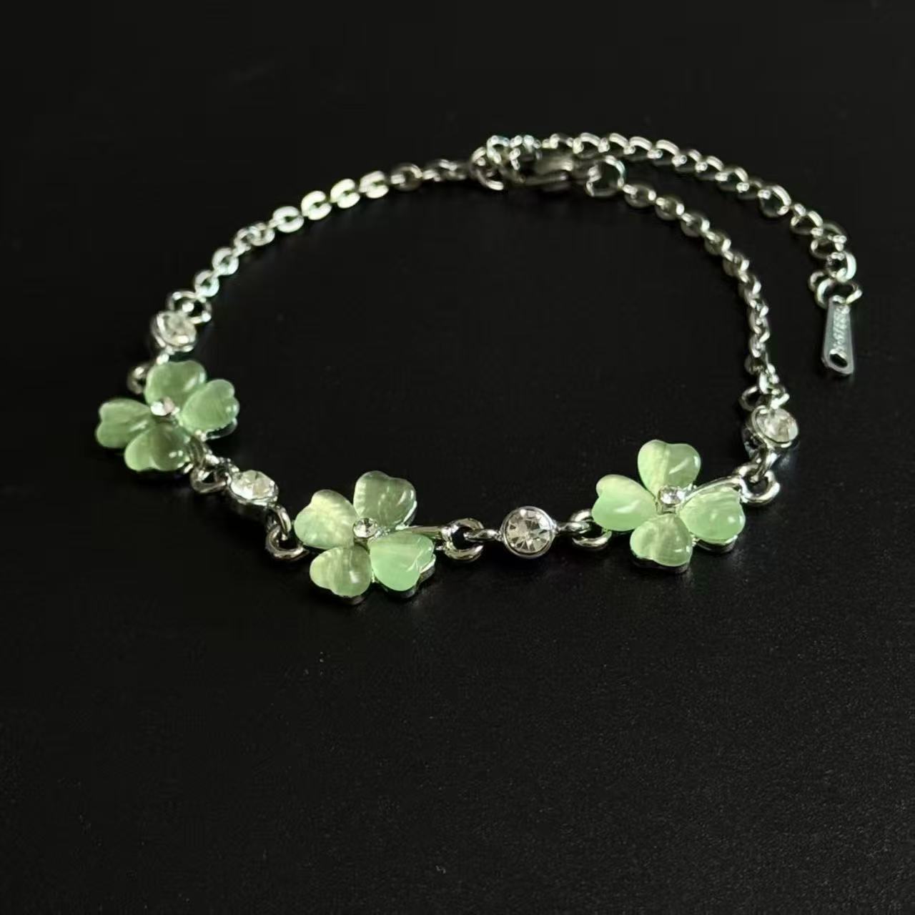 Lucky Four-leaf Clover High-grade Flower Exquisite Bracelet