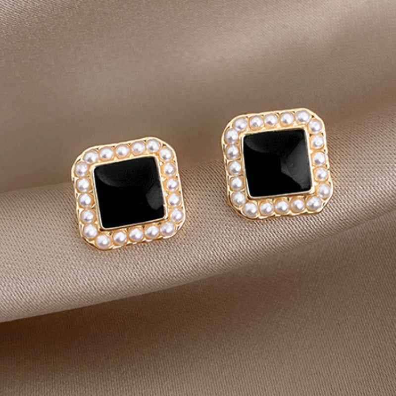 Women's Pearl Classic Style Dripping Oil Square Elegance Stud Earrings