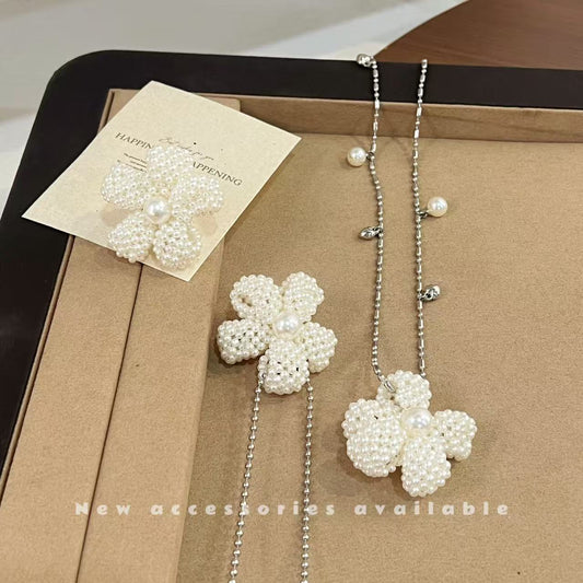 Artistic Milky White Rice Grain Pearl Flower Niche Gentle Hand-woven Necklace