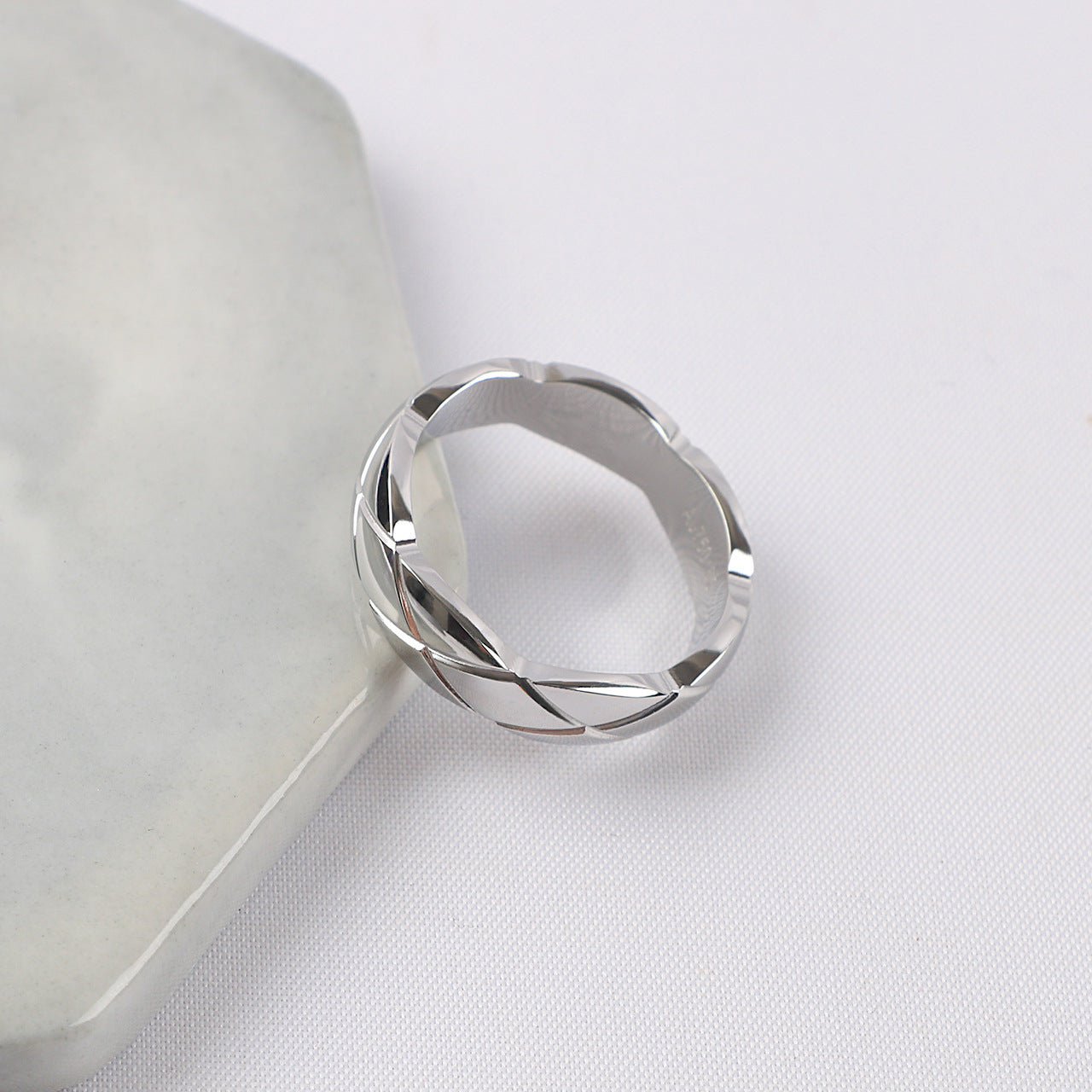 Diamond Plaid Gold Titanium Steel Couple One-hand Straight Hair Light Rings
