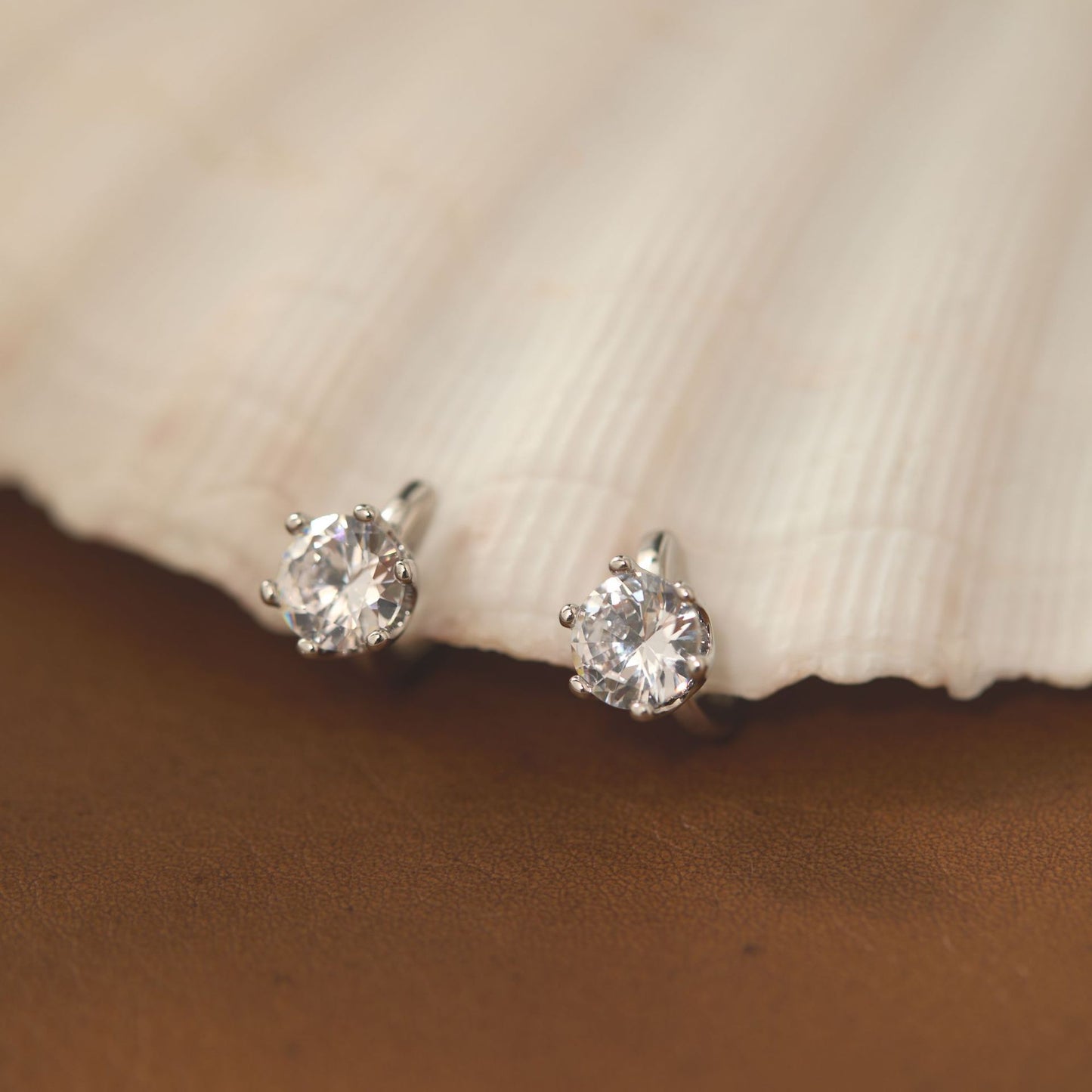 Temperament Daily Commuter High-grade Flash Diamond Ear Clip Integrated Spiral Earrings
