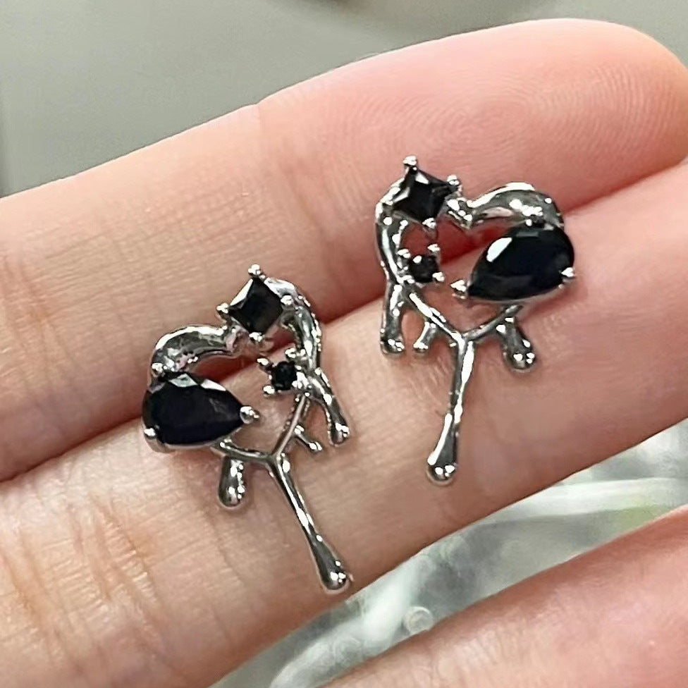 Cold Butterfly Asymmetric Temperament Simple Light Earrings