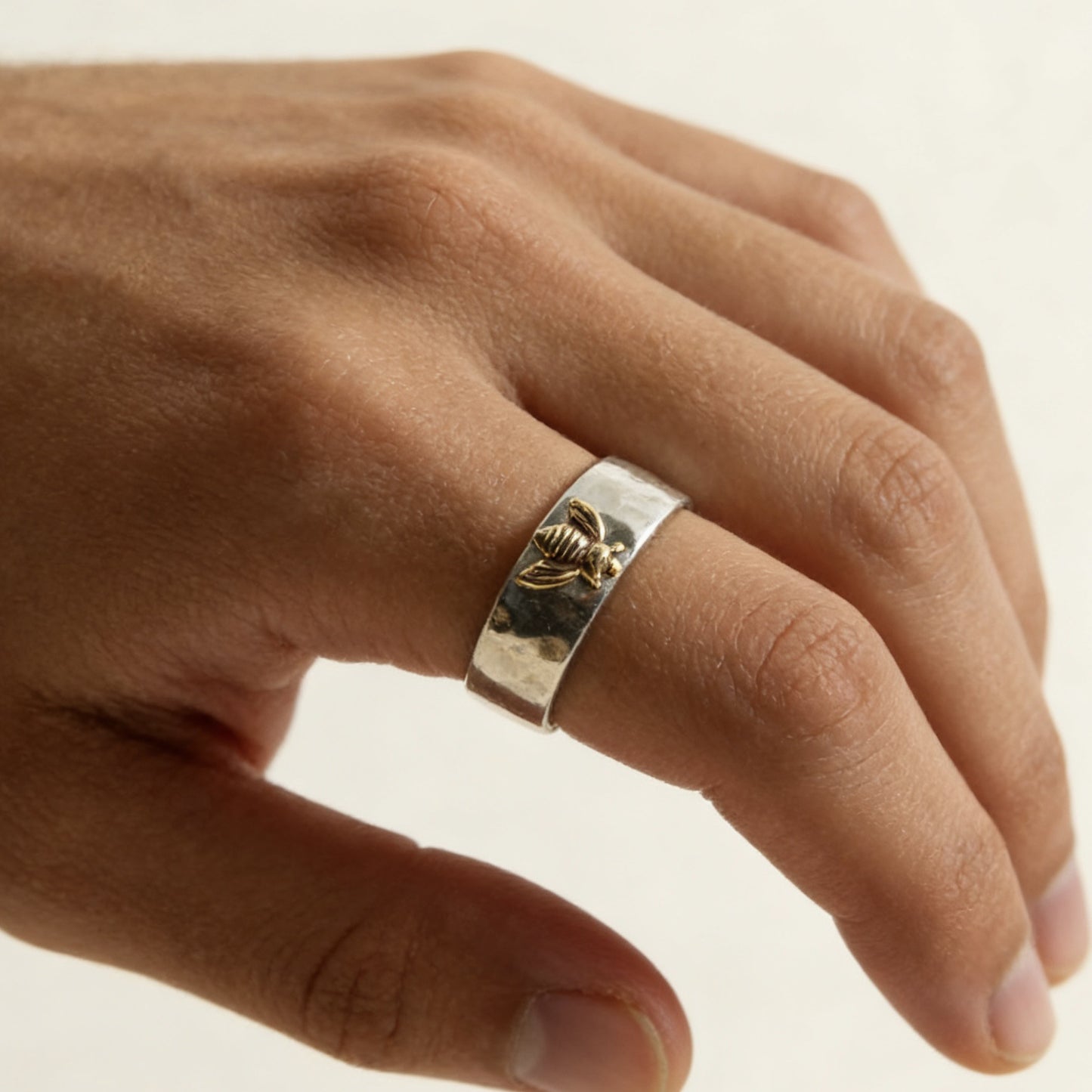 Bee Simple Fashion Two-color Ladies Wear Ring