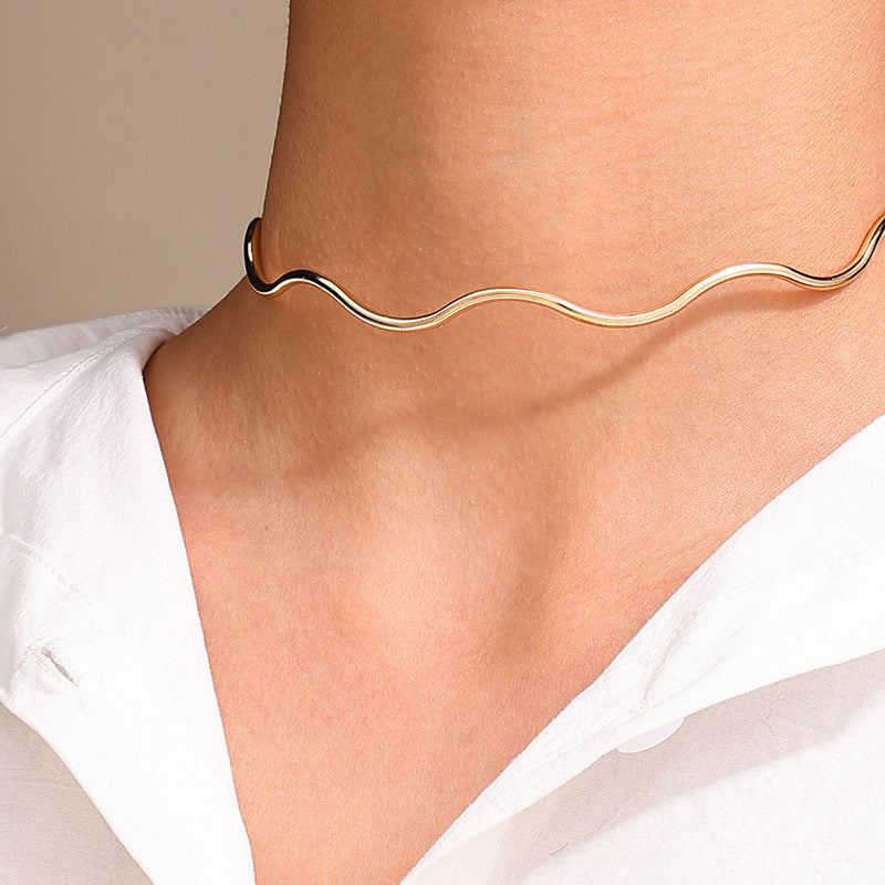 Women's Fashion Minimalist Office Commuter Neck Decoration Sweet Mouth Wave Collar