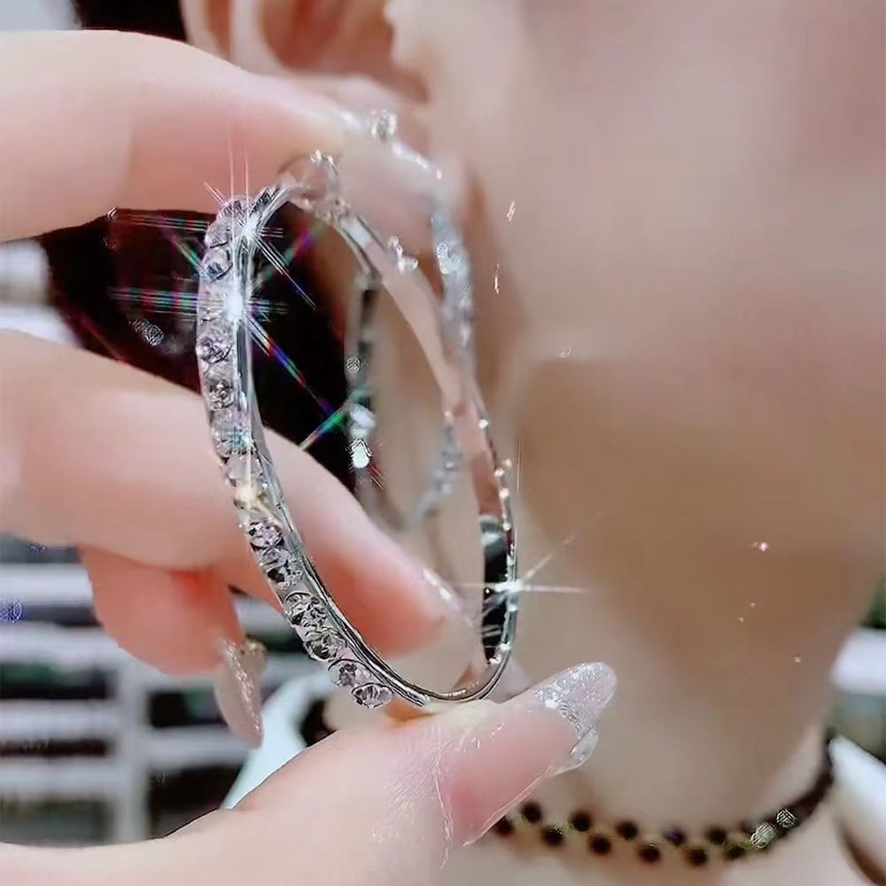 Women's Circle Ear Clip Fashionable High-grade Temperament Super Earrings