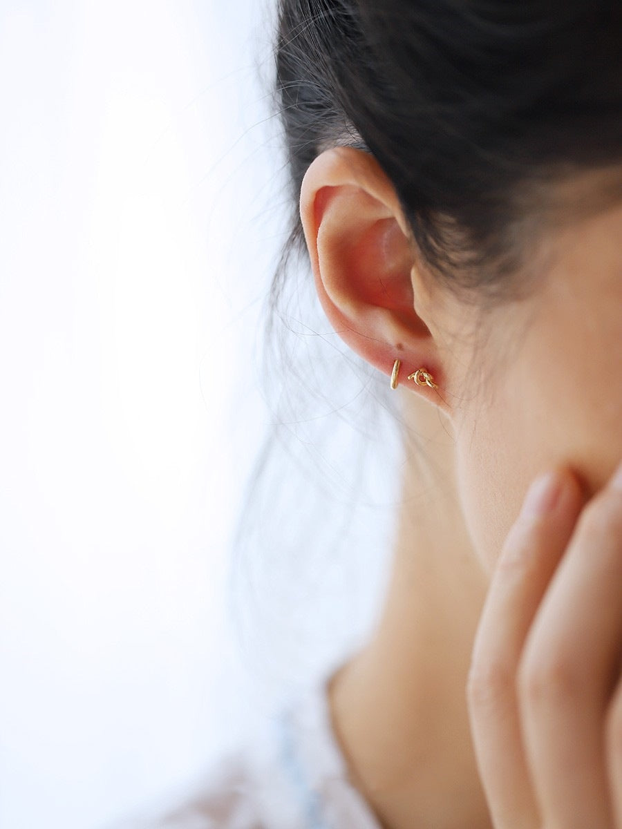 Women's Gold-plated Cute Bends Hitches Shape Ear Stud Earrings