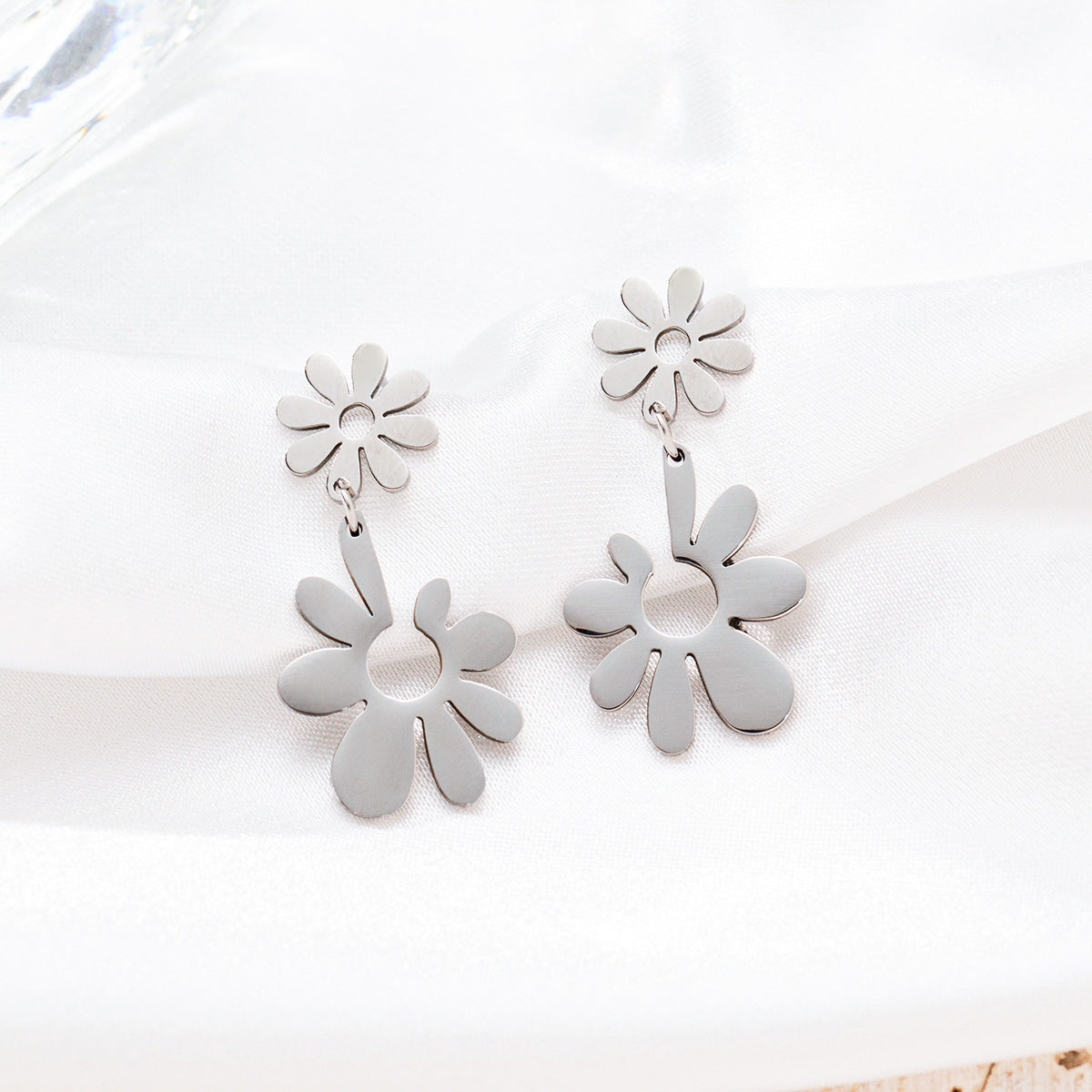 Fashion Minimalist Creative Gold-plated Stainless Steel Small Flower Earrings