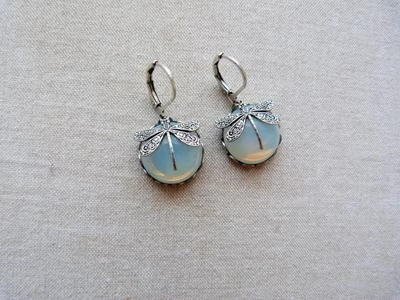 Women's Sea Rao Vintage Dragonfly Pattern Distressed Earrings