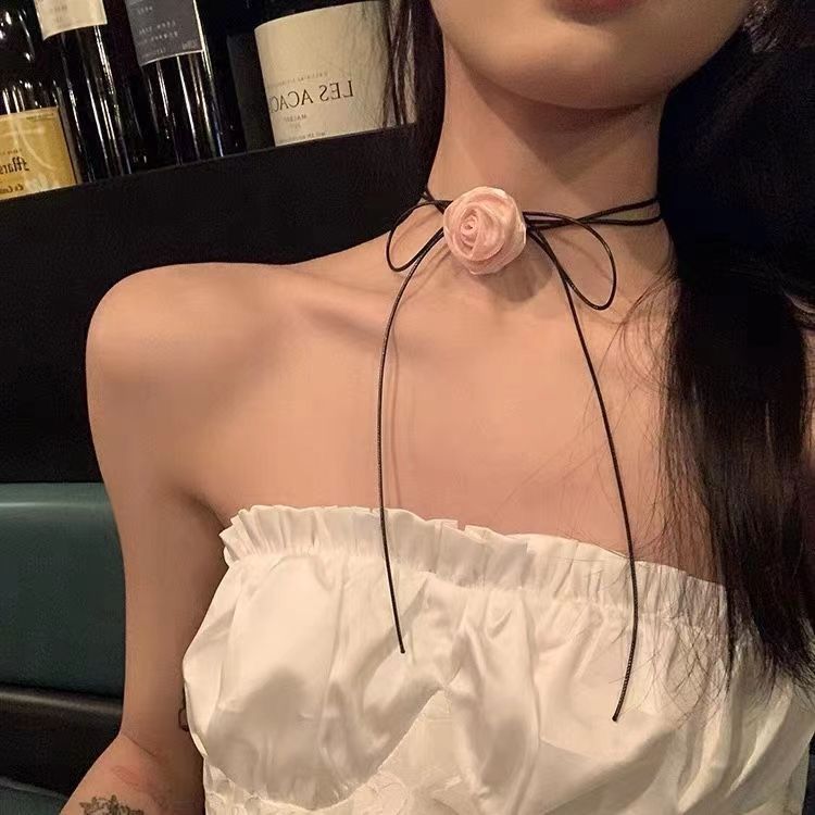 Women's Rose Pearl Neck Light Luxury Minority Design Clavicle Chain Collar