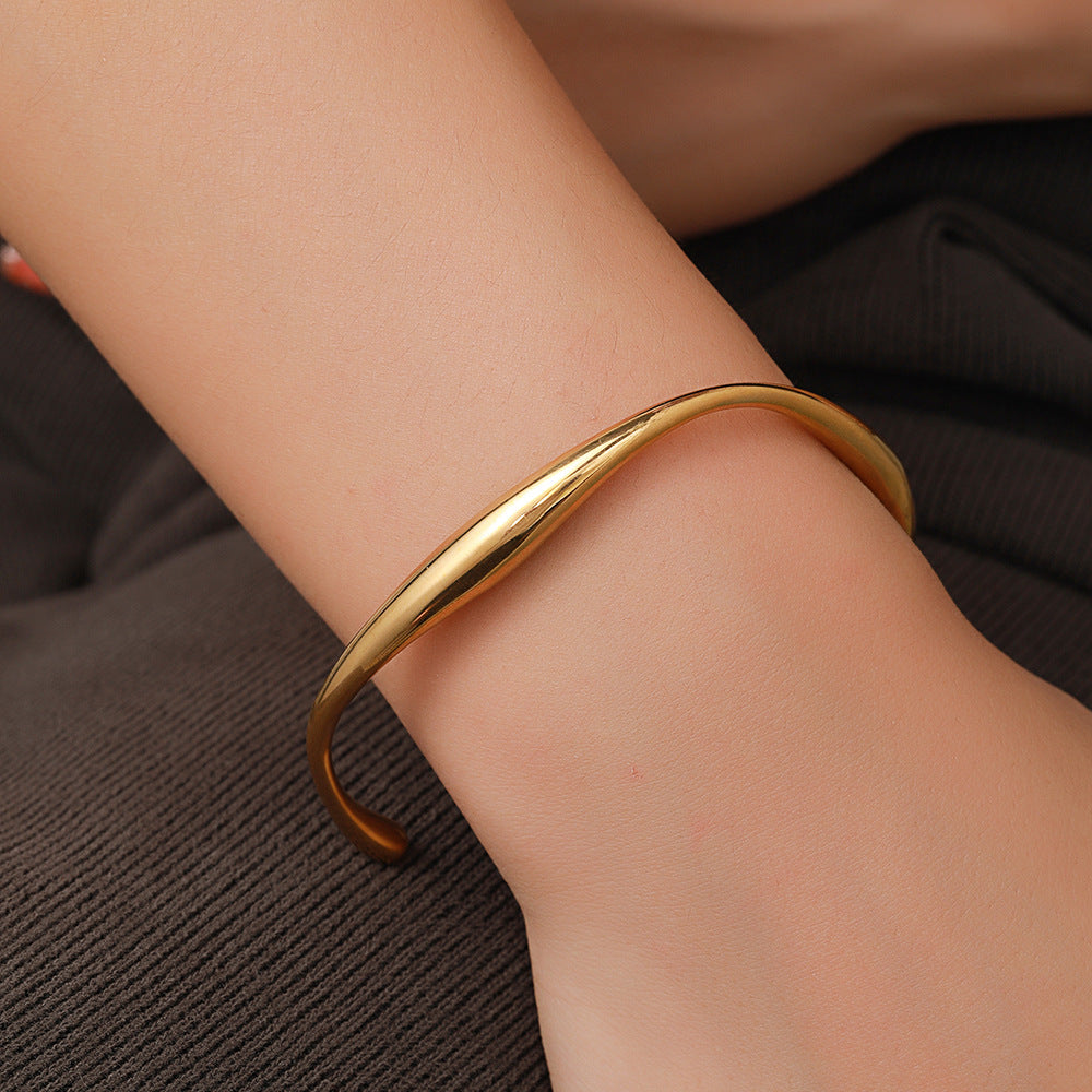 Broadcast Design Titanium Steel Female Gold Stainless Shaped Bracelets