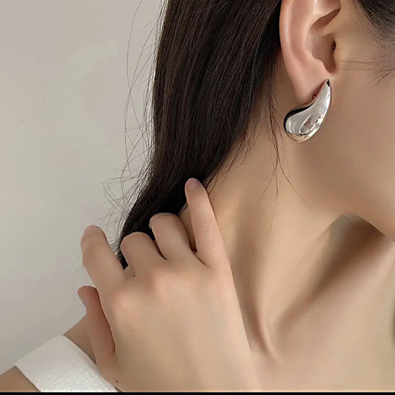 High-grade Titanium Steel Style Simple Stylish Water Drop Shape Female Stud Earrings
