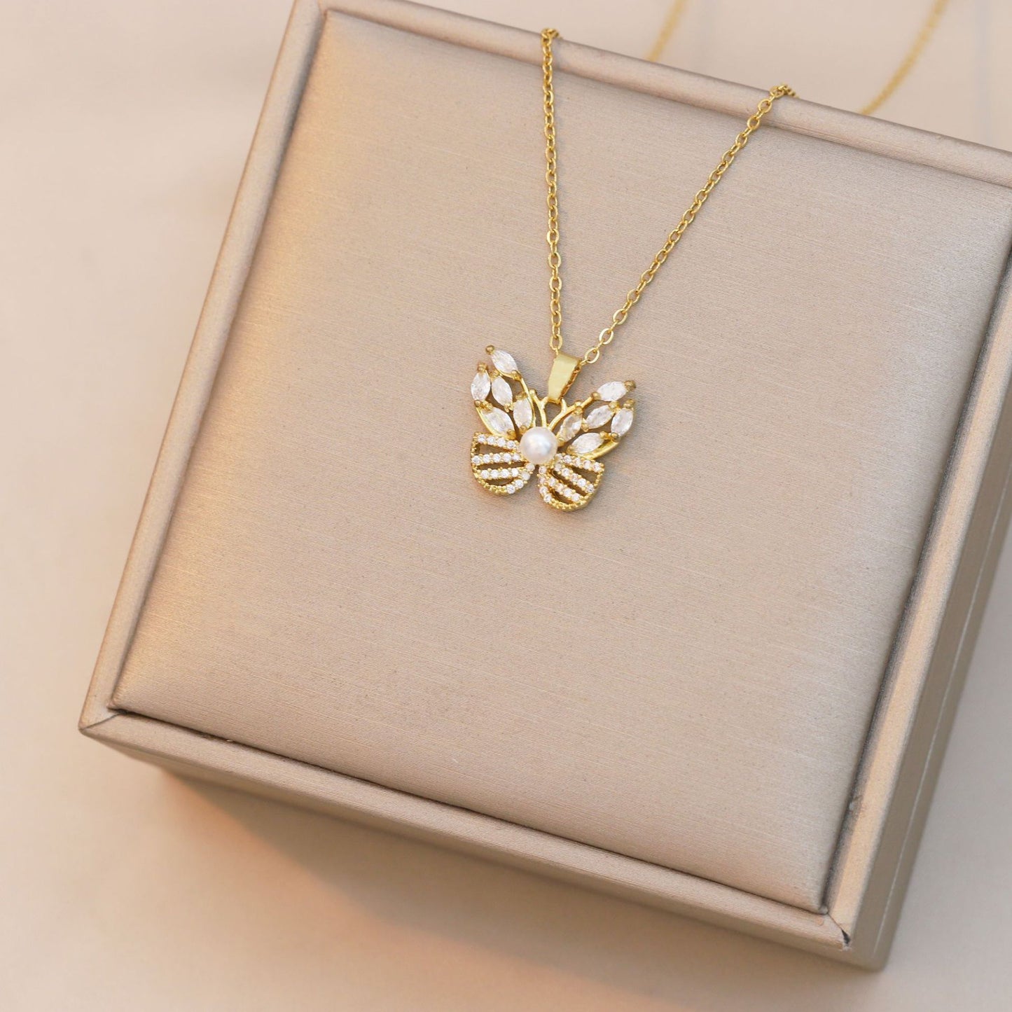 Women's French Butterfly Zircon Minority Fashion Design Temperament Titanium Necklace