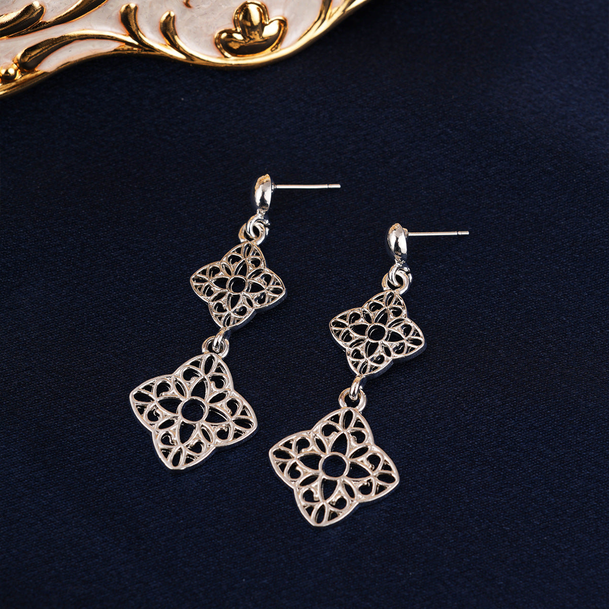 Women's Palace Style Minority Fashion Hollow Geometry Shape Design Rings