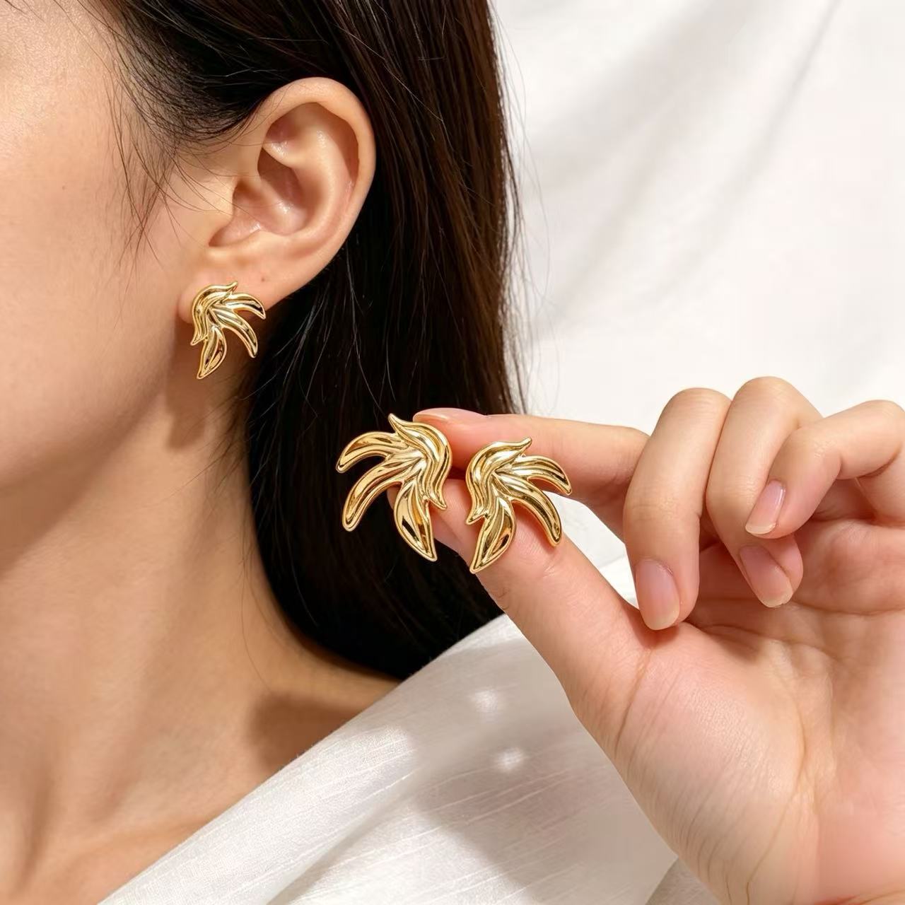 Women's Metal Texture Leaf-shaped Niche Trendy Personality Stud Earrings