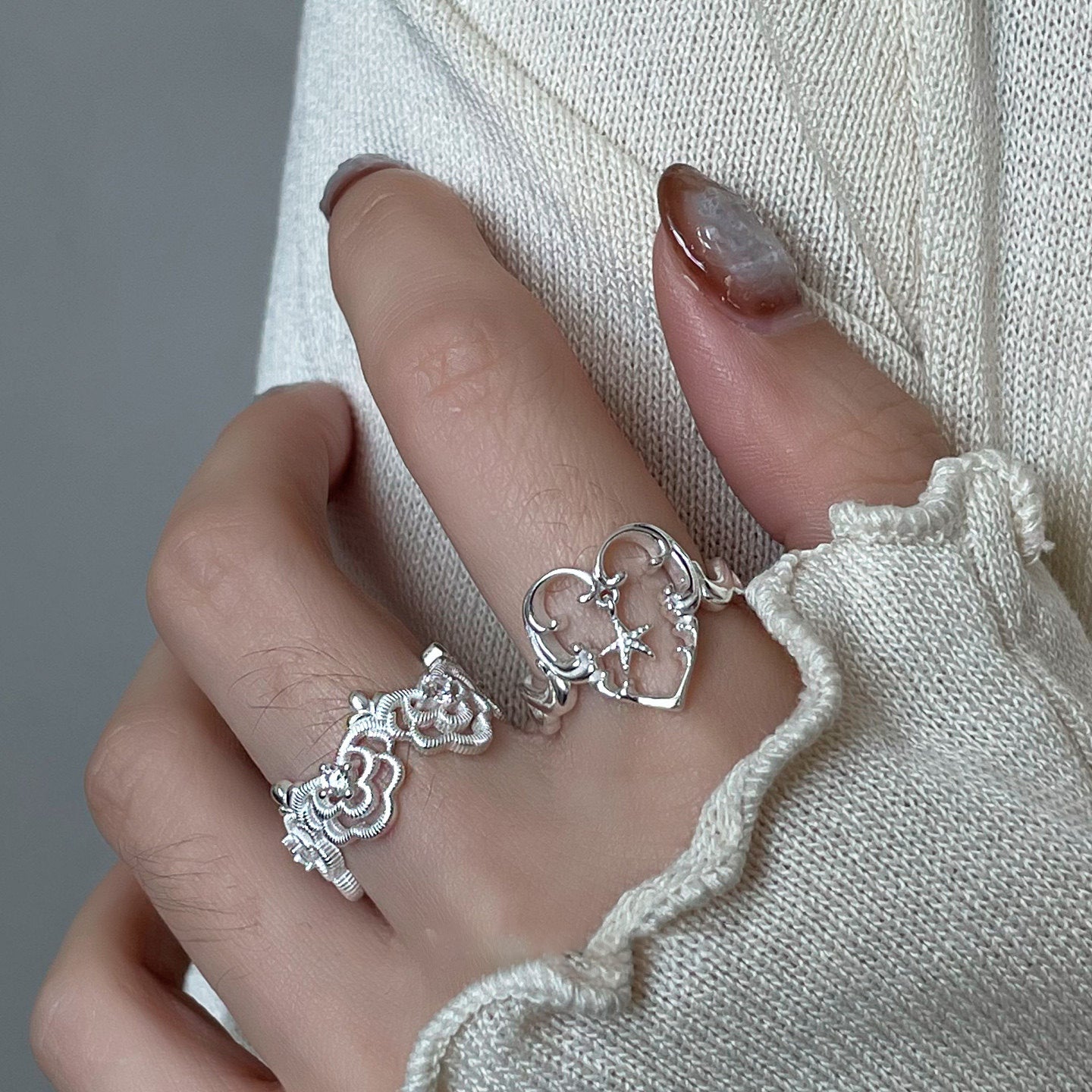 Women's Luxury Hollow Heart High-grade Simple Design Ring