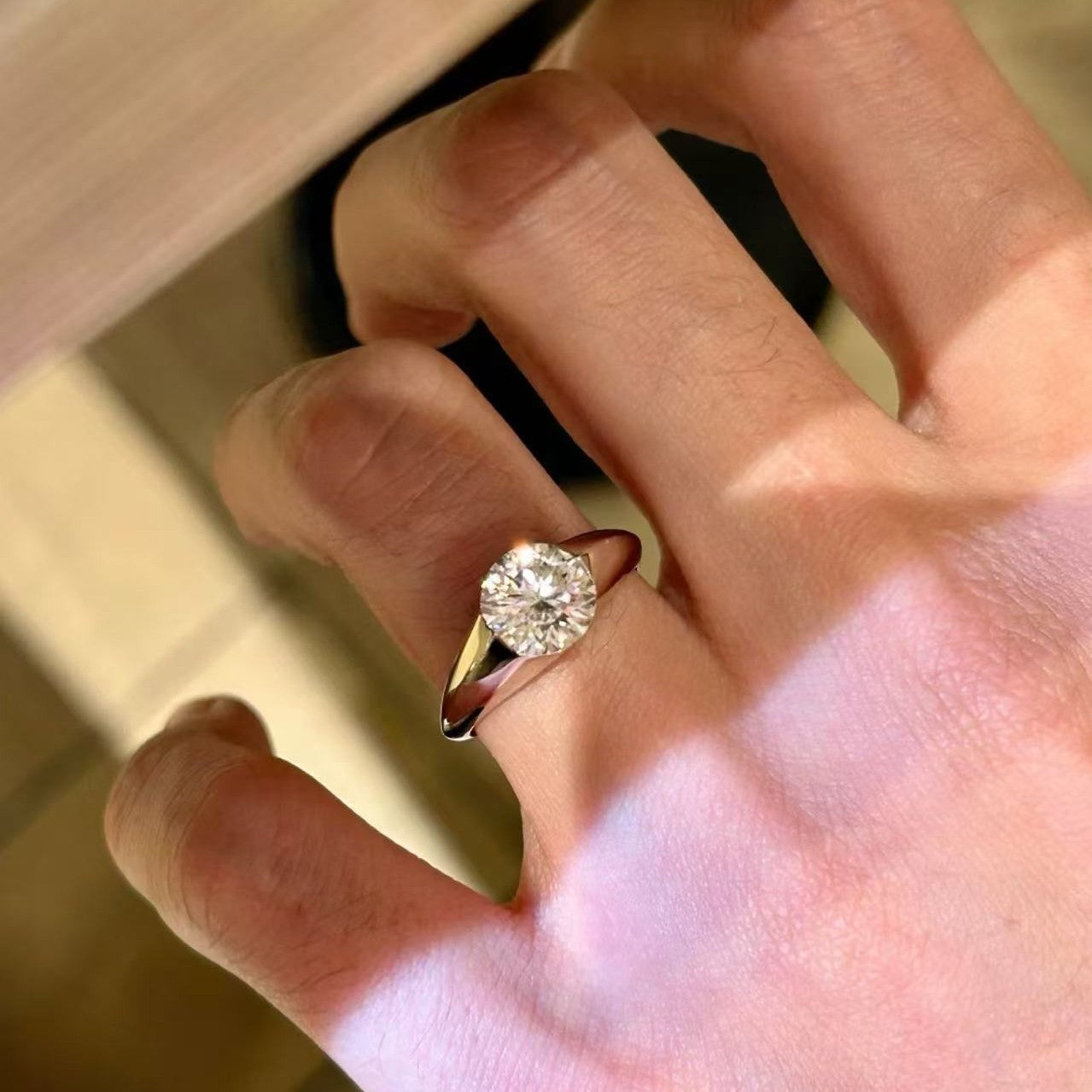 Women's Shiny Diamond Light Luxury Exquisite Niche Closed Design Fashion Ring