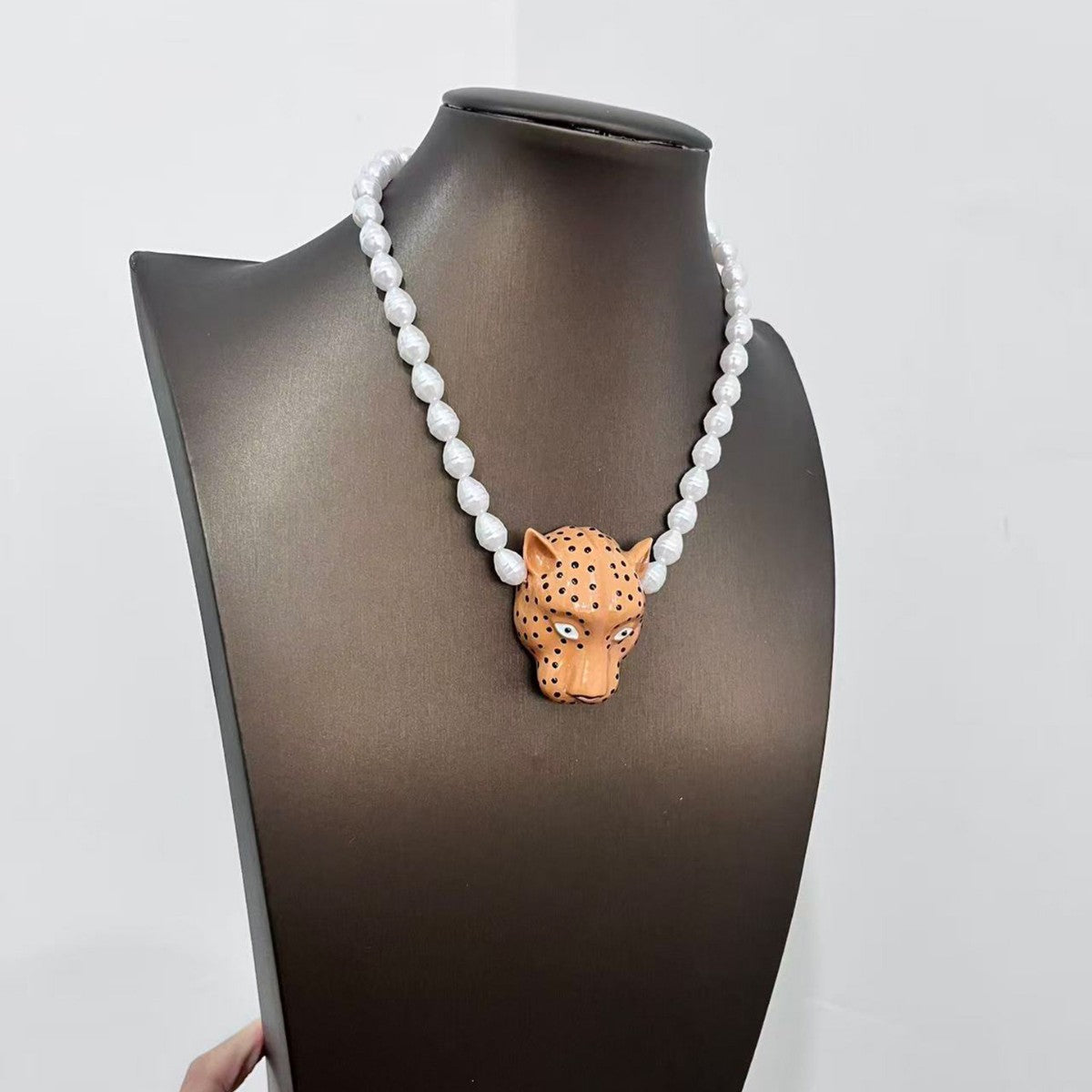 Women's Style Enamel Leopard Head Temperament Stringed Pearls Clavicle Chain Necklace