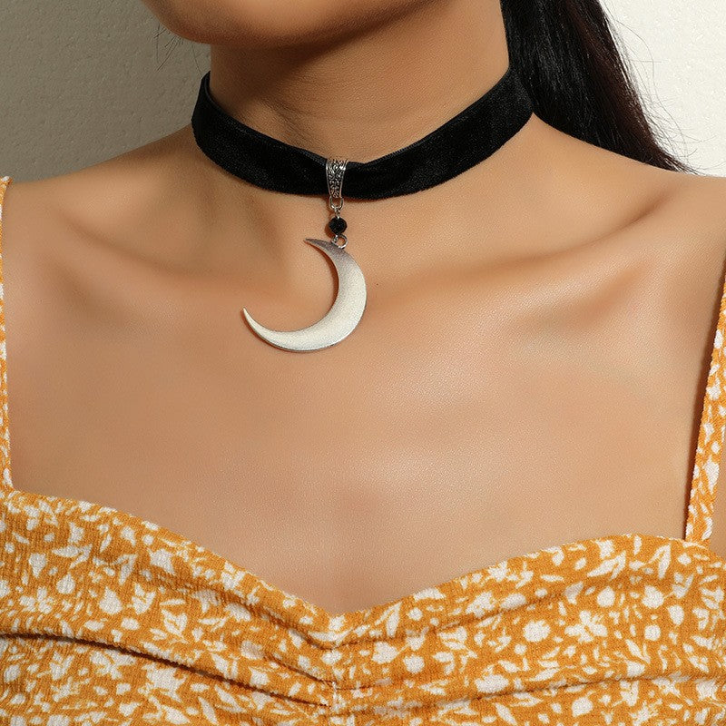 Women's Fashion Dark Style Moon Short Black Necklaces