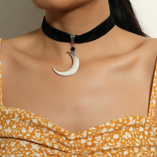 Women's Fashion Dark Style Moon Short Black Necklaces