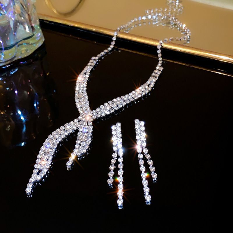 Diamond Geometric Suite Light Luxury Clavicle Jewelry Set