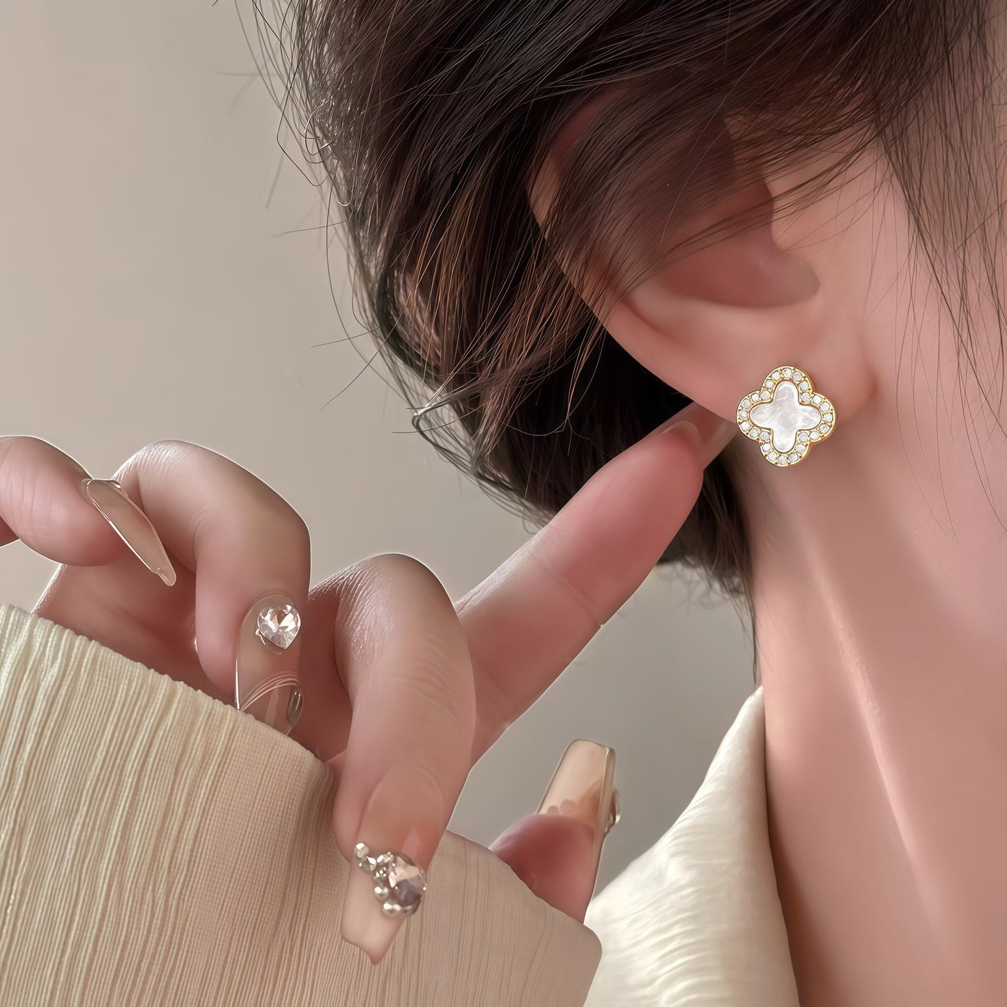 Women's Sier Needle Lucky Four-leaf Clover Light Stud Earrings
