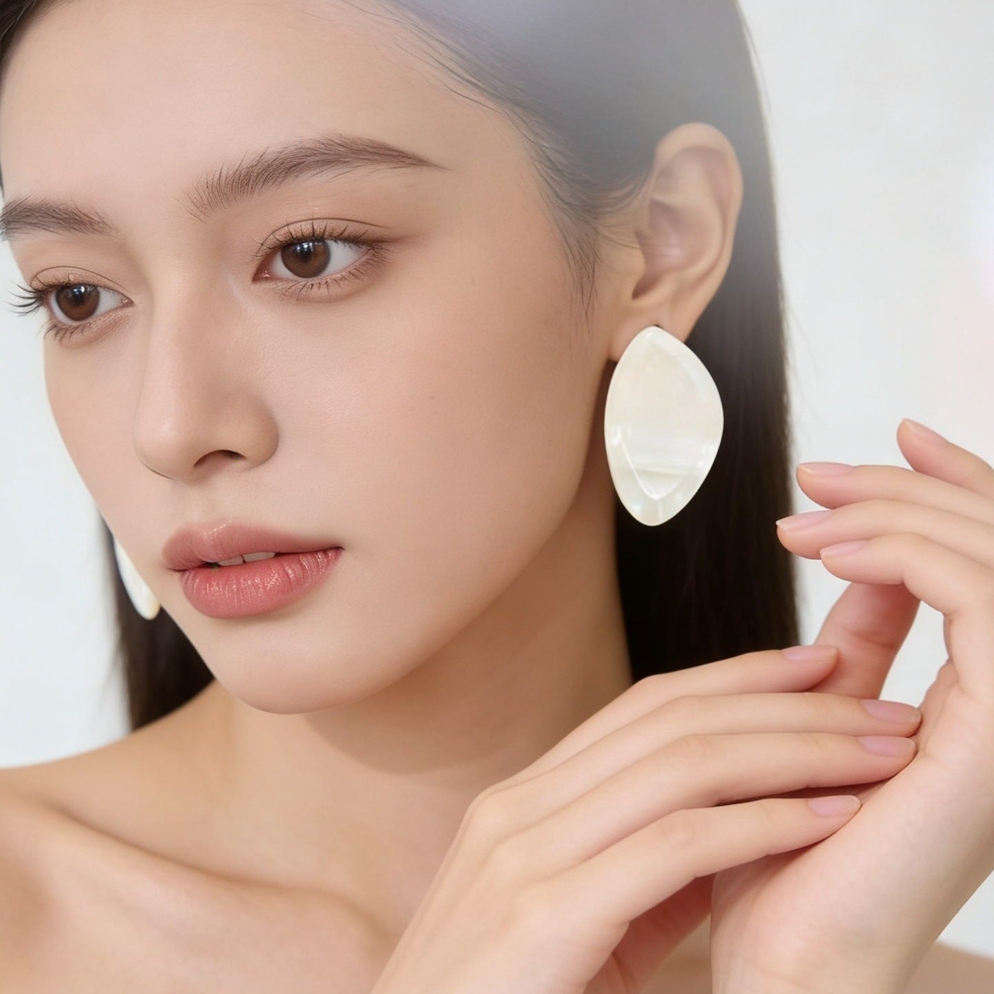 Irregular Beige High Profile Generous White Simple Sense French Earrings