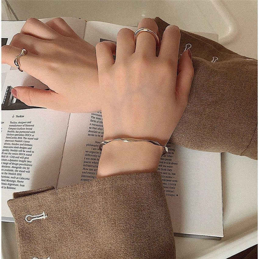 Women's Mobius Cold Style Design Simple Bracelets