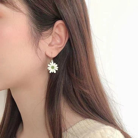 Fashion Graceful Daisy Flower Simple Female Earrings
