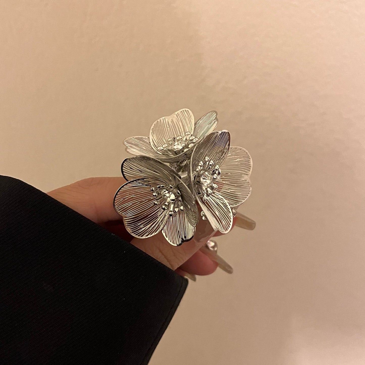 Pattern Flower Shiny Diamond Fashionable Metal Ring