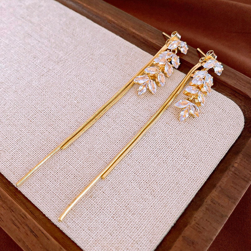 Women's French Retro Pearl Tassel Exaggerated Niche Earrings