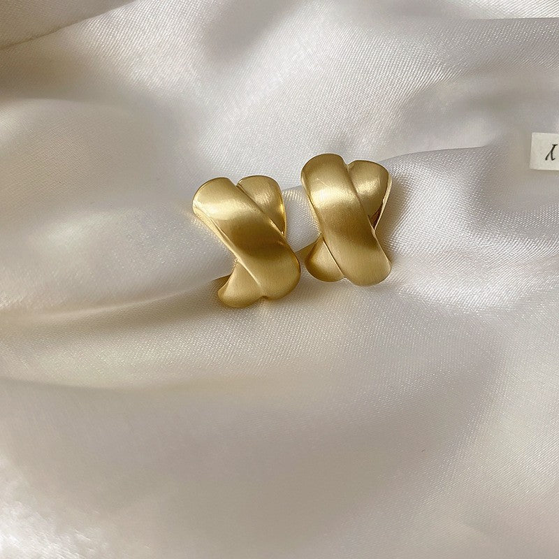 Women's Needle Metallic Pleated Round Geometric Bean-shaped Fashionable Fashion Stud Earrings