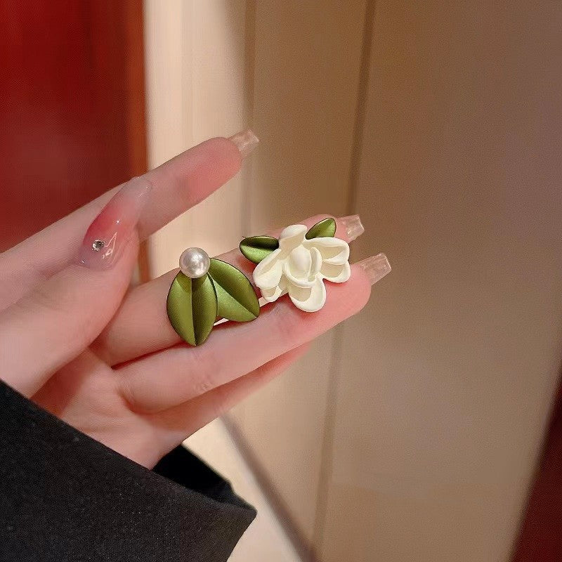 Women's Gardenia Pearl For Niche Design Asymmetric Earrings