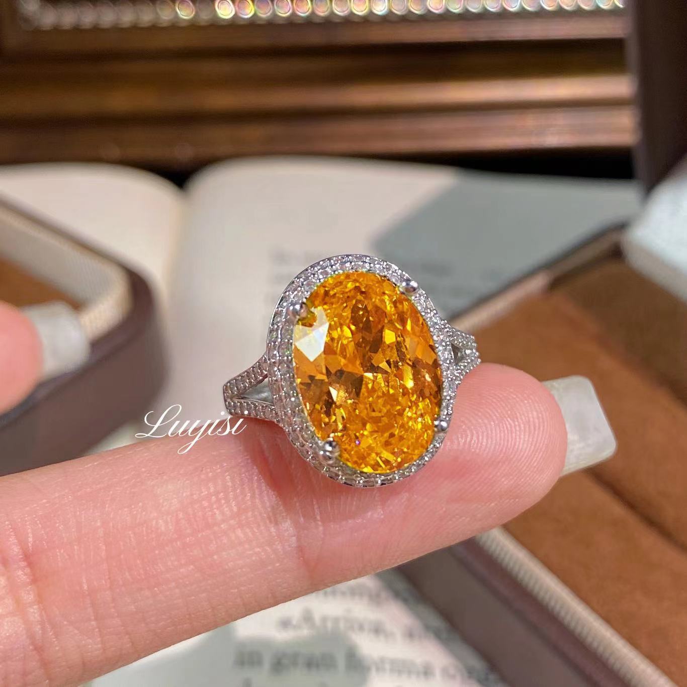 Egg-shaped Aquamarine Female Shang Hao Inlaid High Carbon Stone Rings