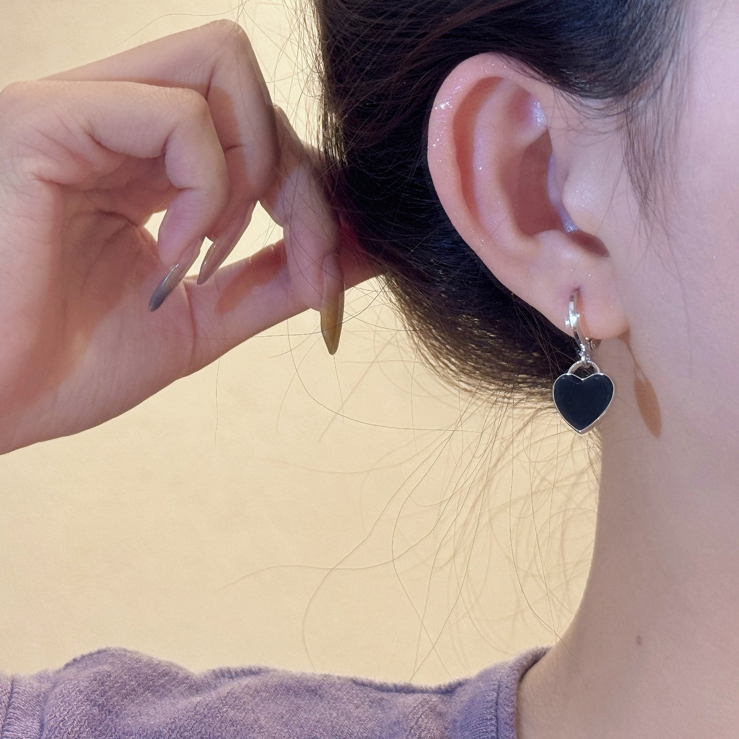 Women's High-grade Love Black Small Ear Clip Simple Wild Stud Earrings