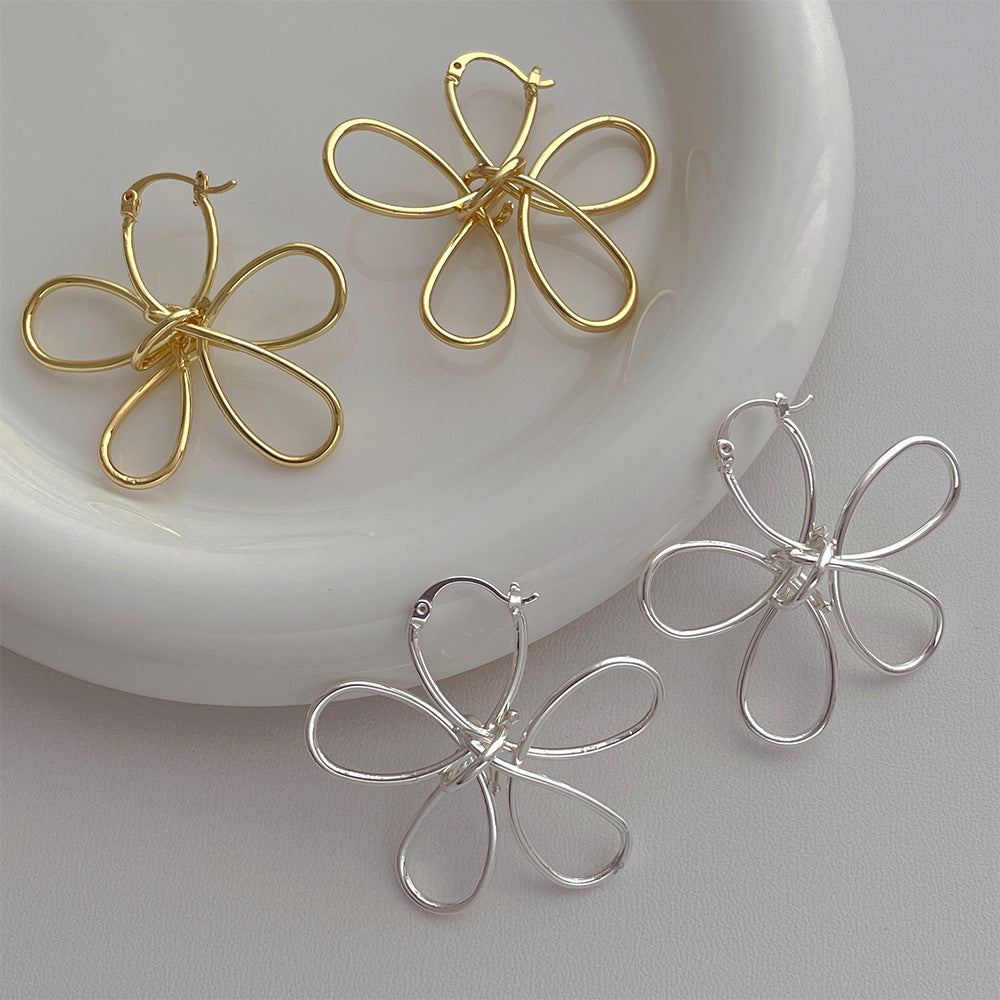 Retro Minimalist Metal Lines Flower Ear Fashion Sense Design Earrings