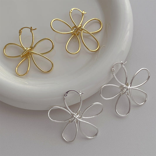 Retro Minimalist Metal Lines Flower Ear Fashion Sense Design Earrings