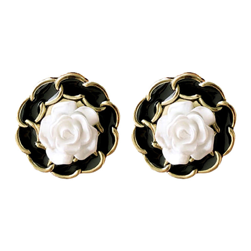 Women's Black White Ear Fashionable Temperament Hot Entry Lux Earrings