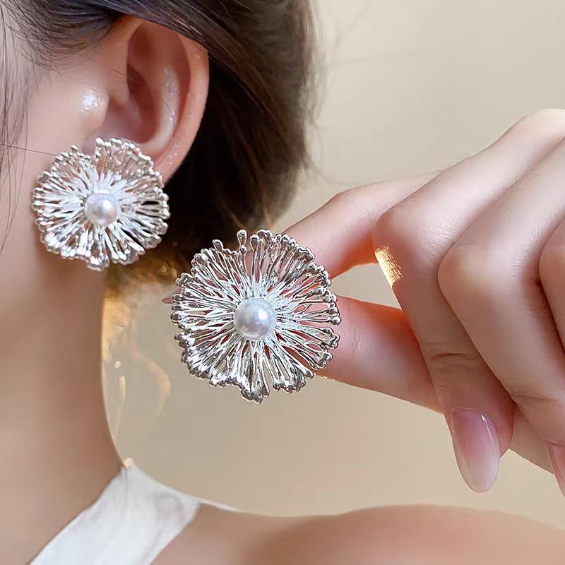 Sier Needle Metal Pearl Flower Fashion Unique Design Ear Earrings