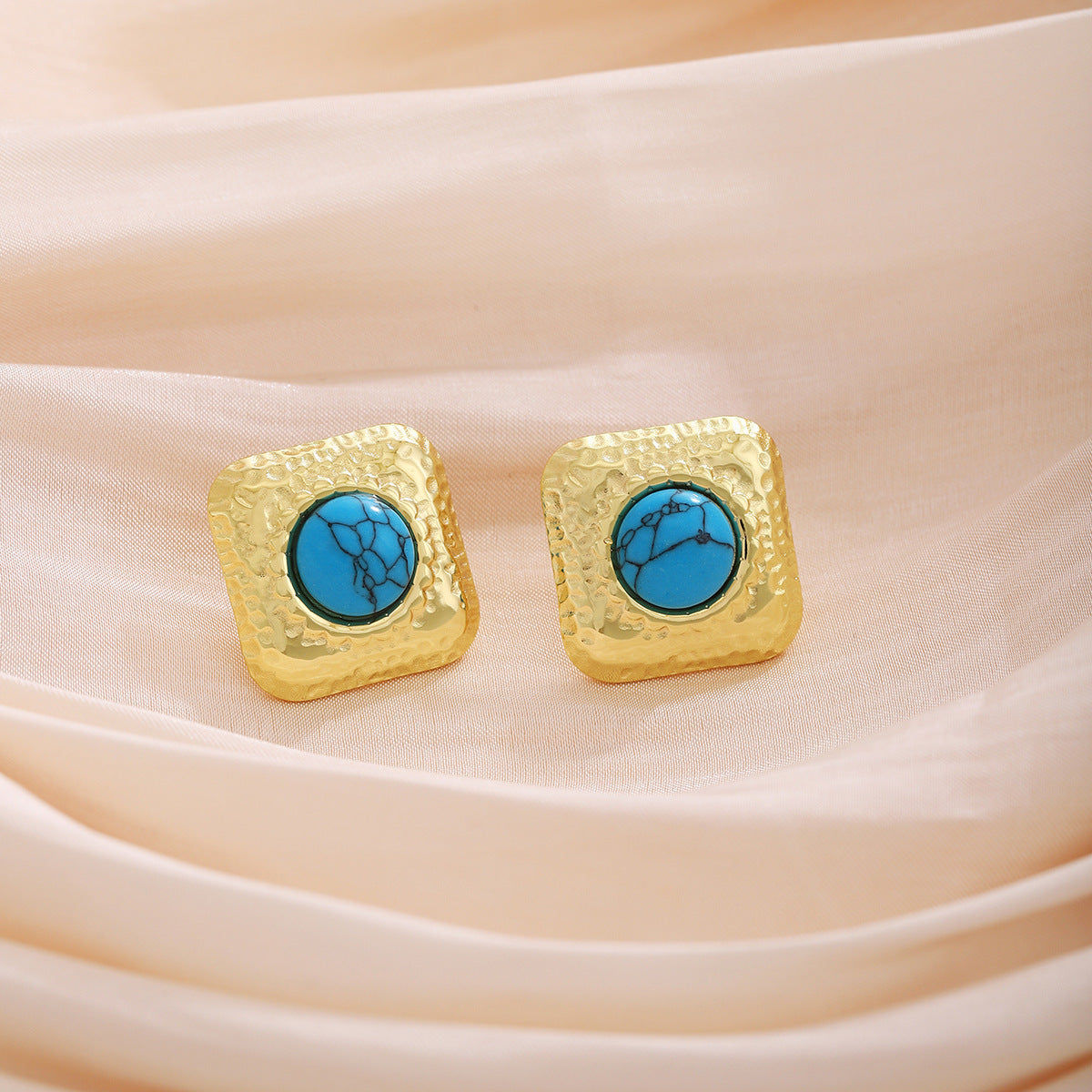 Women's Light Luxury High-grade Metallic Fashionable Retro Square Pearl Stud Earrings