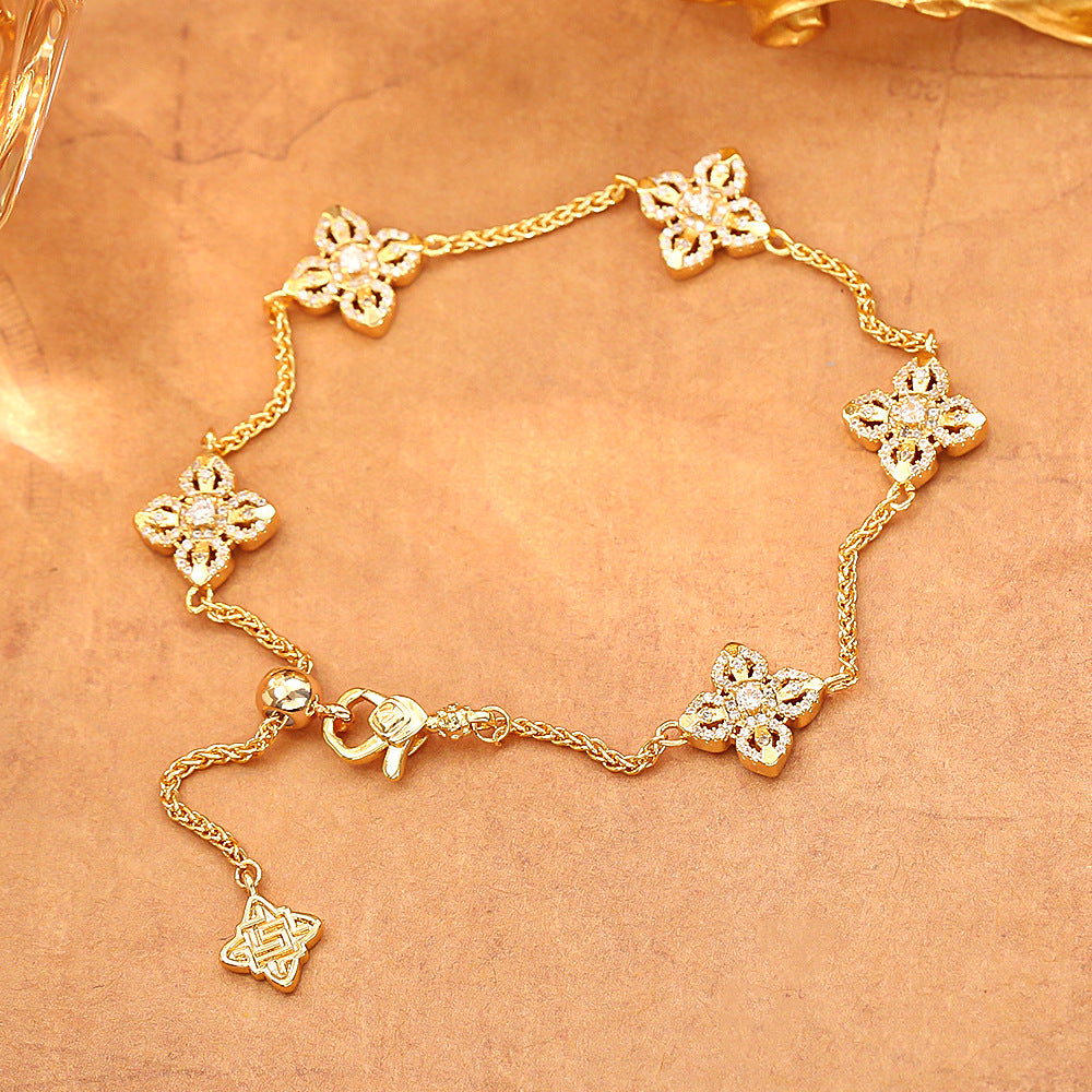 Women's Classic Style Super Flash Zircon Clover Light Luxury Bracelet