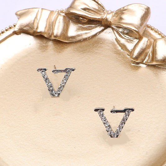 Women's & Men's Simple Inlaid With Diamond Letter V Rings