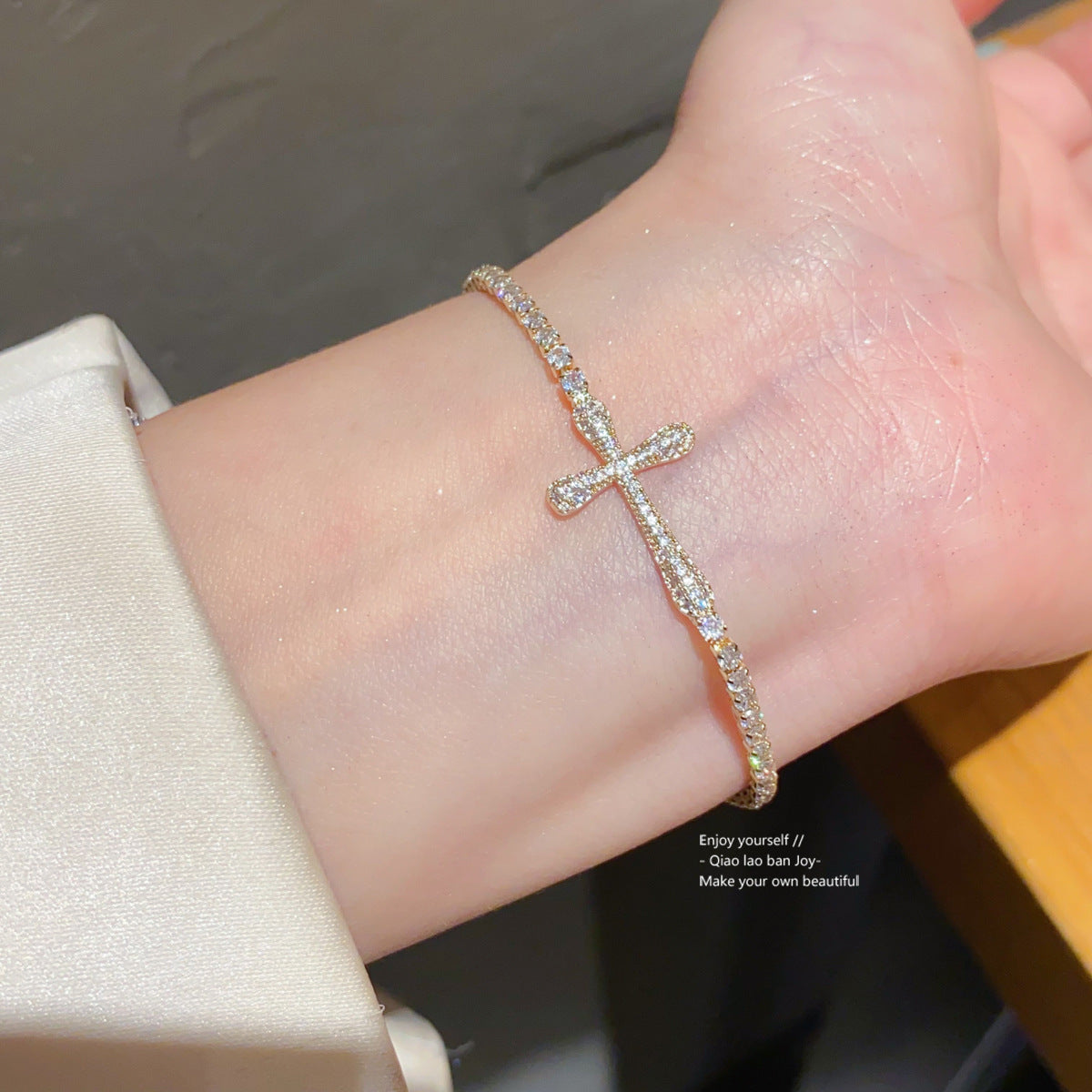 Real Gold Electroplated Zircon Cross Buckle Simple Fashion Light Luxury Bracelet