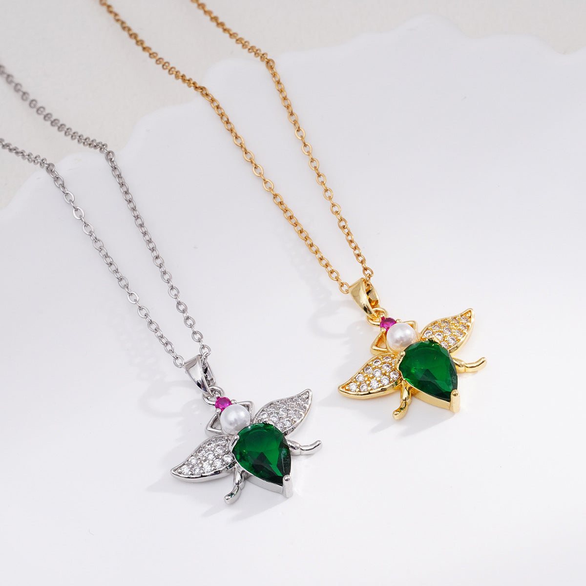 Women's Advanced Moving Bee Copper Plating Titanium Necklaces