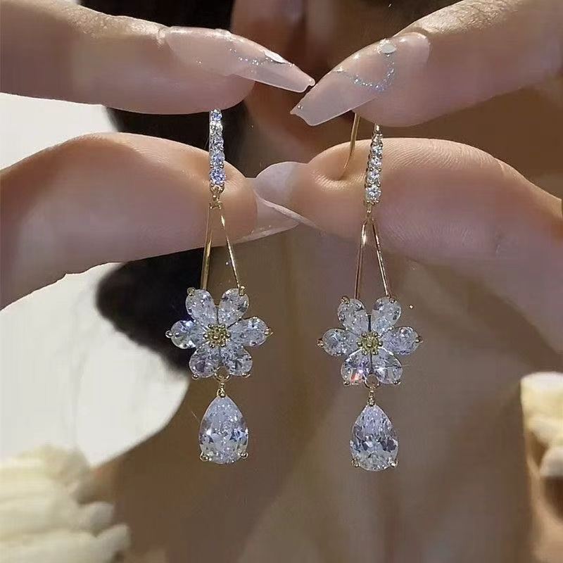 Women's Flower Tassel Drop Shape Eardrops Ear Not Picking Skin Trendy Earrings