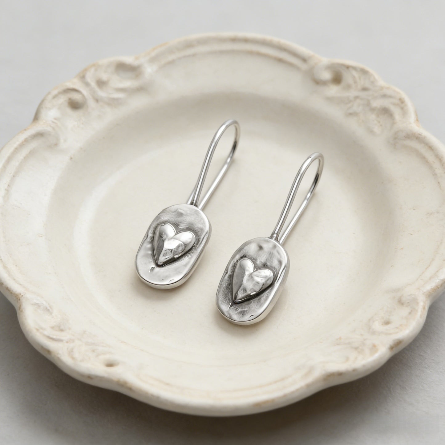 Simple Style Oval Geometric Carved Heart-shaped Earrings