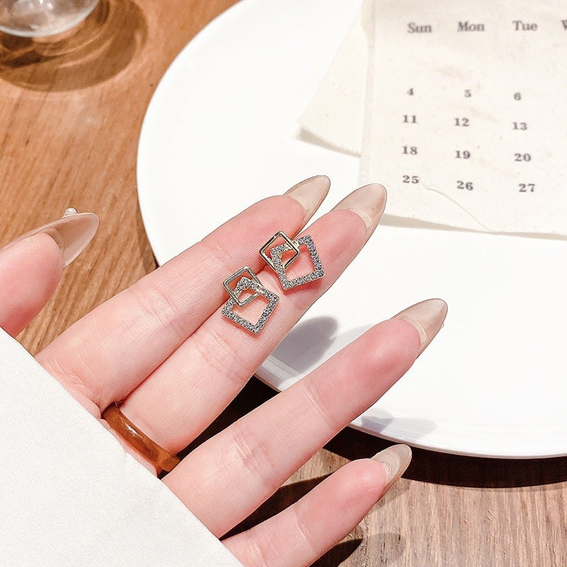 Light Luxury High-grade Female Fashion Retro Stud Earrings