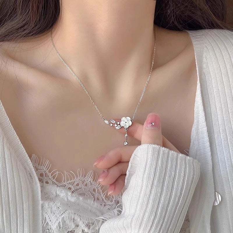 Sier Camellia Light Luxury Minority High-grade Valentine's Day Necklaces